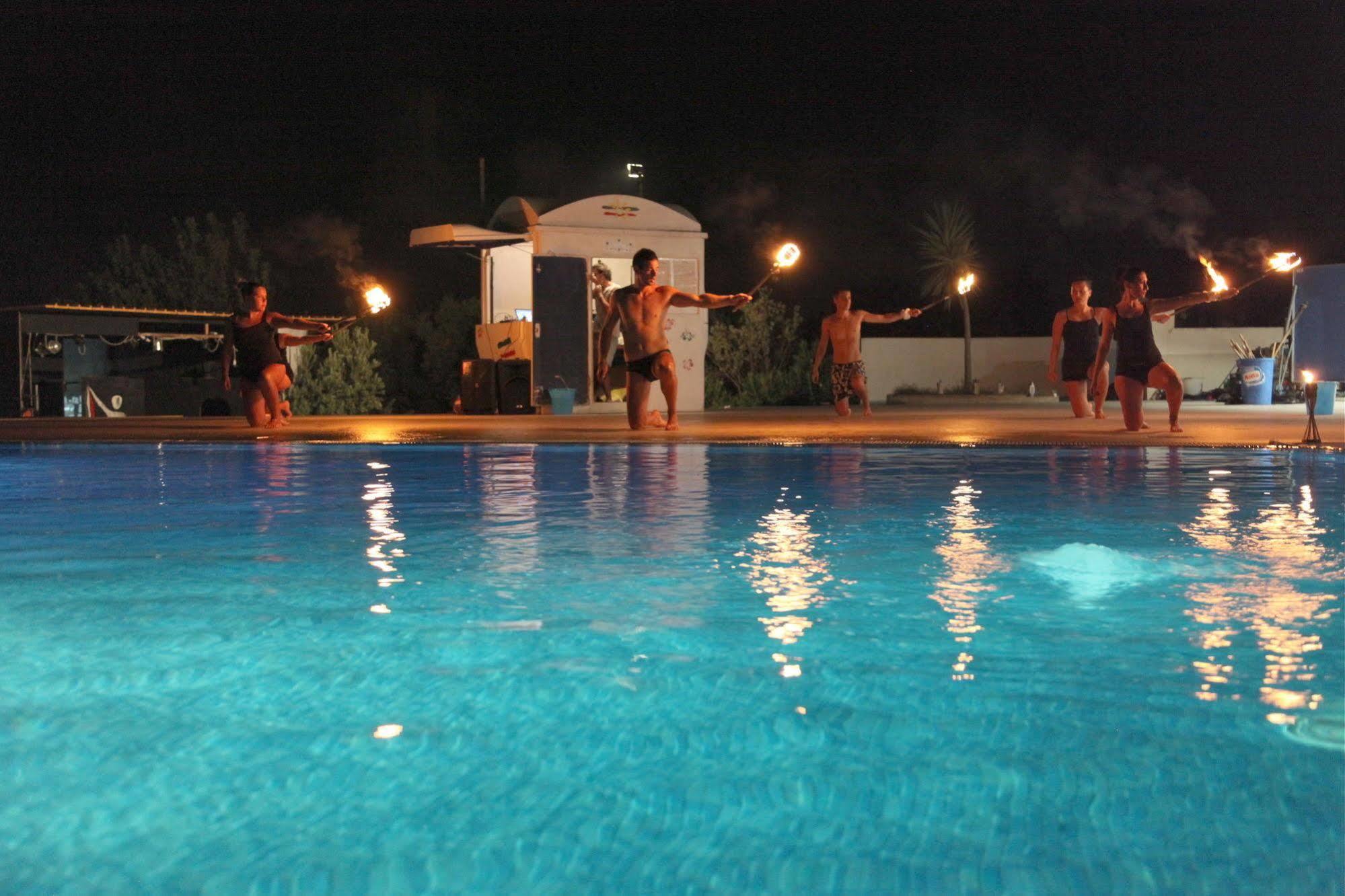 Hotel Club Cala Longa Montauro Exterior foto